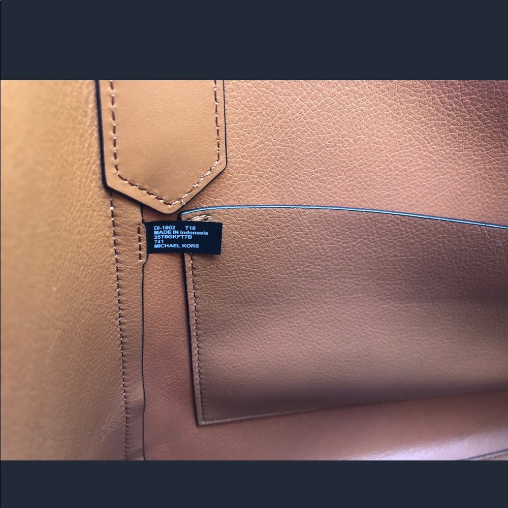 💕💕NWT Michael Kors Large Bonded Top Zip Tote - Picture 8 of 8